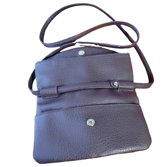 Signature weekend Leather sling bag - Picture 4 of 14